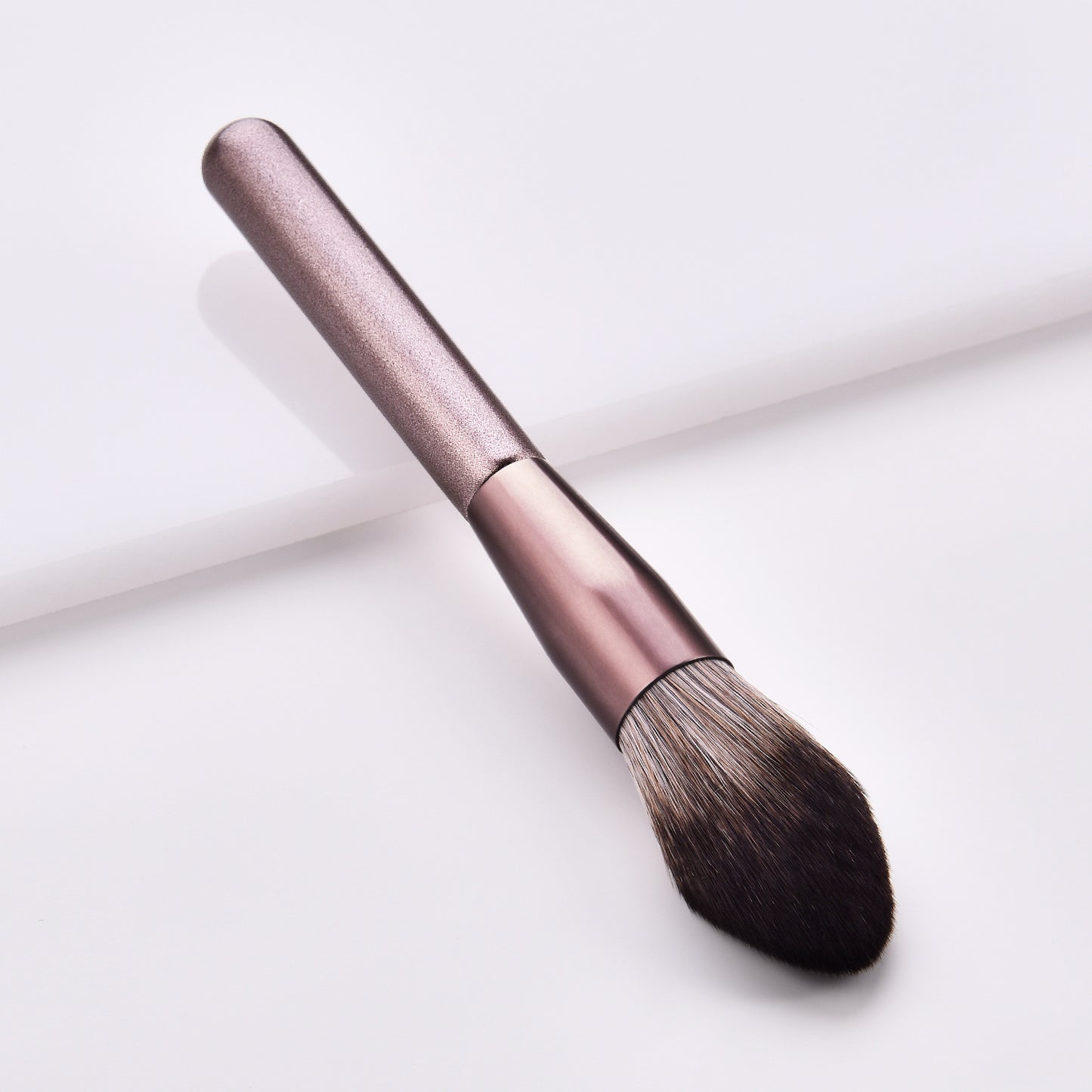 Sweet & Sleek: 12 makeup brushes in a compact set