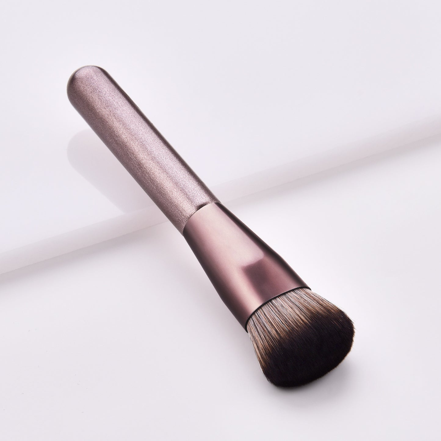 Sweet & Sleek: 12 makeup brushes in a compact set