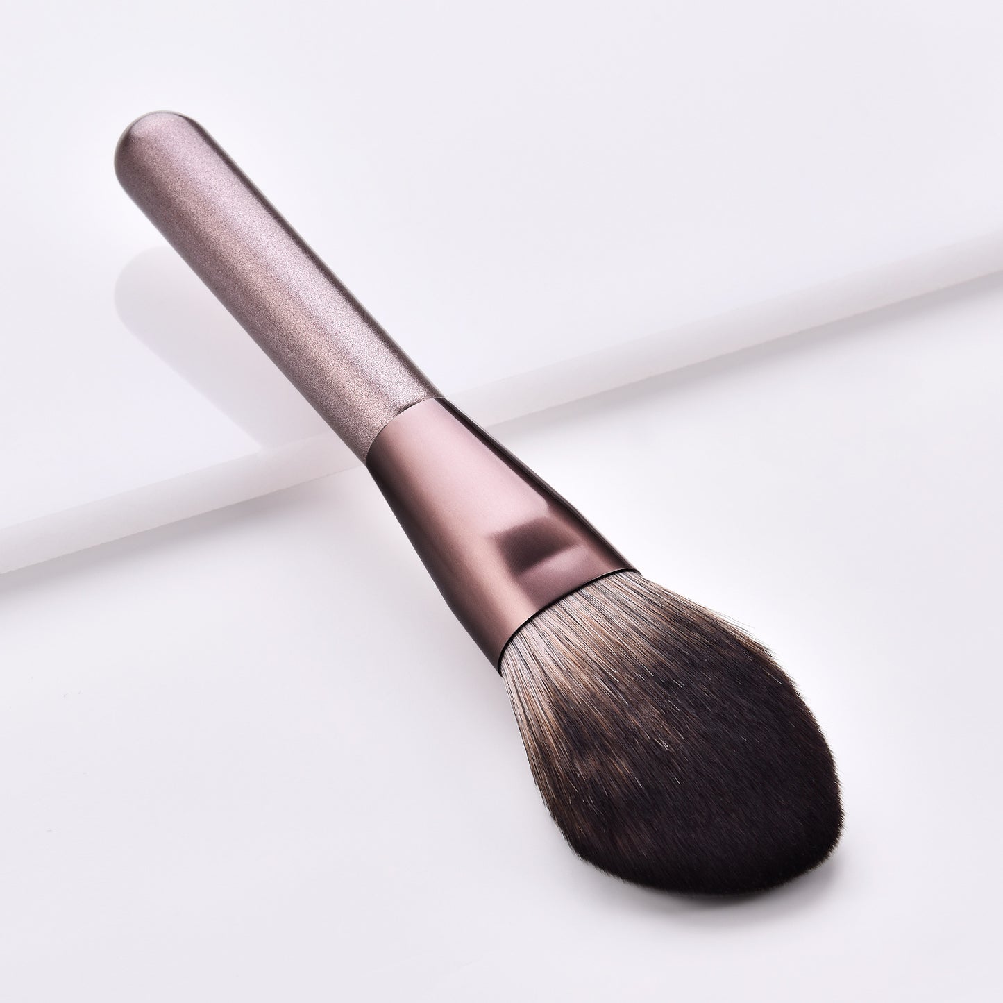 Sweet & Sleek: 12 makeup brushes in a compact set