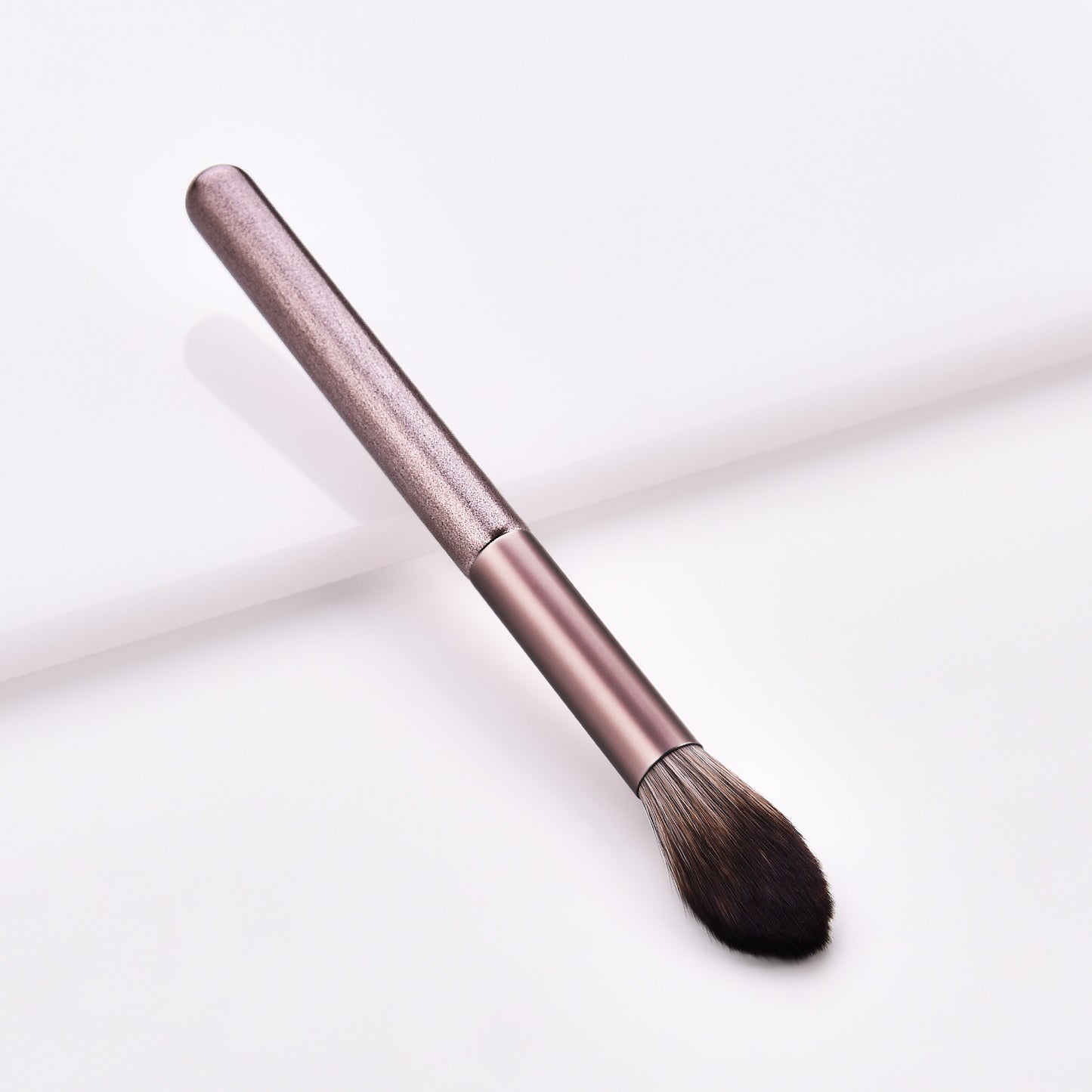 Sweet & Sleek: 12 makeup brushes in a compact set