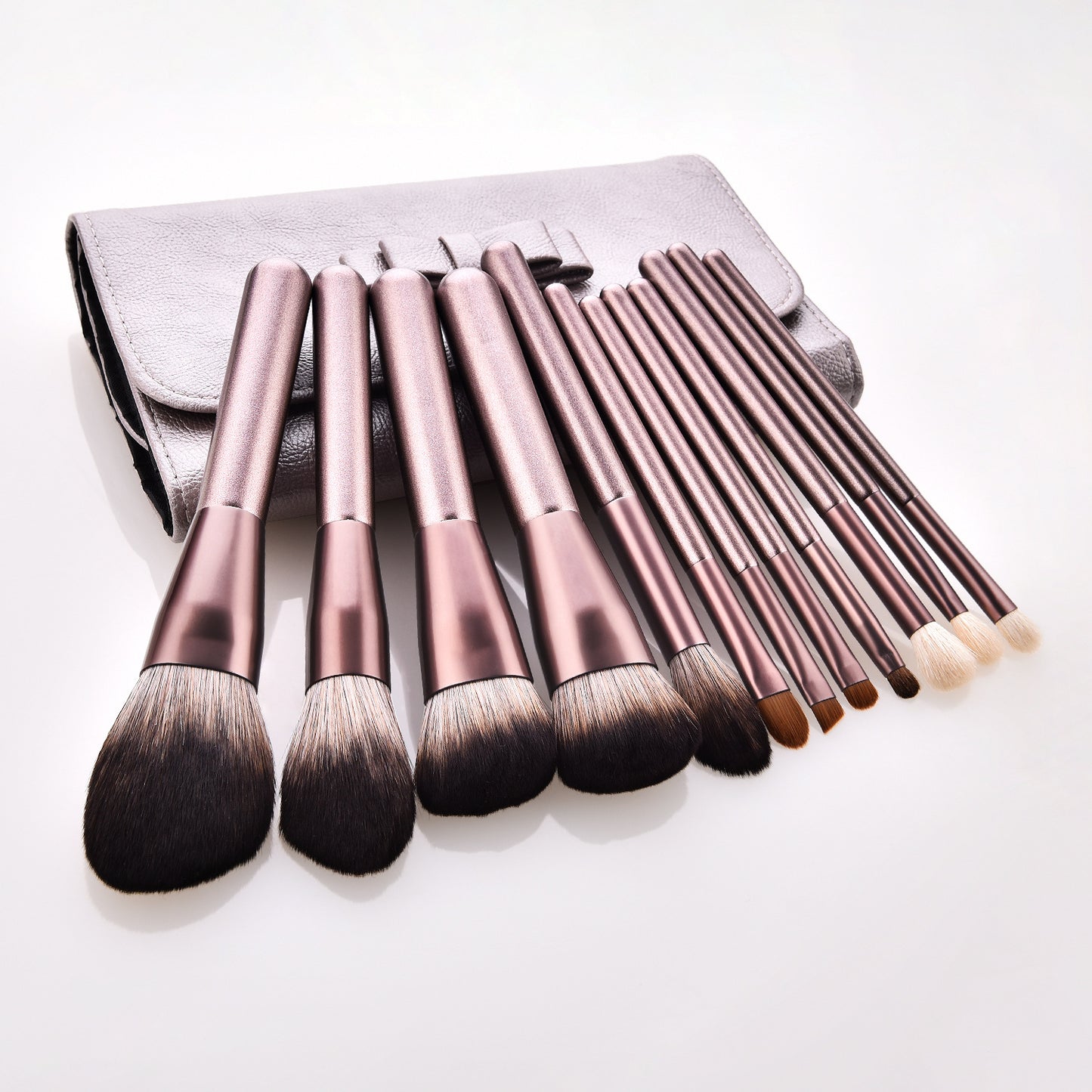 Sweet & Sleek: 12 makeup brushes in a compact set