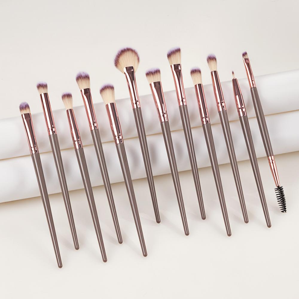 Precision Perfection: Set of high quality makeup brushes for precise and flawless application