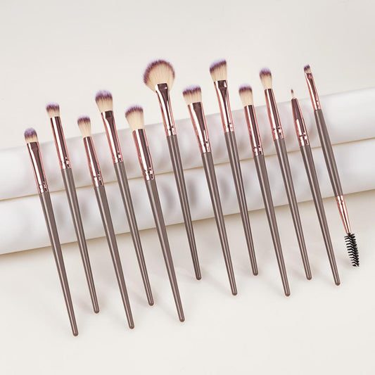 Precision Perfection: Set of high quality makeup brushes for precise and flawless application