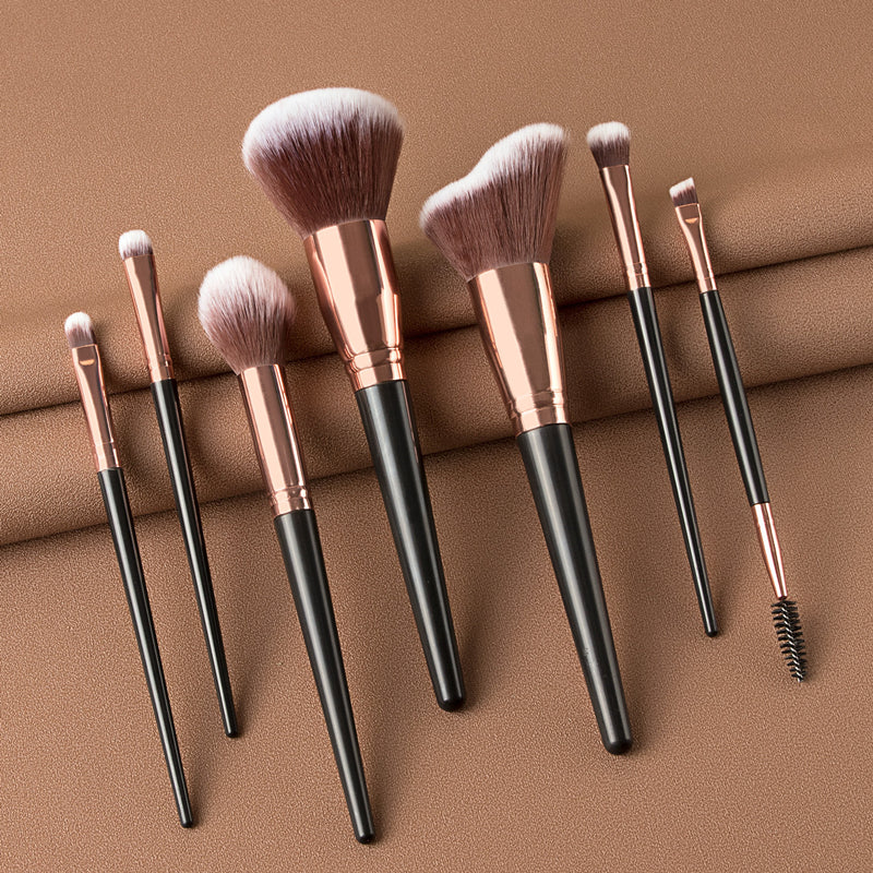 Precision Perfection: Set of high quality makeup brushes for precise and flawless application