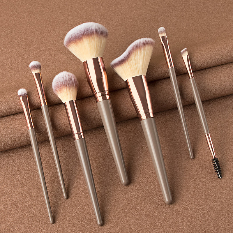 Precision Perfection: Set of high quality makeup brushes for precise and flawless application